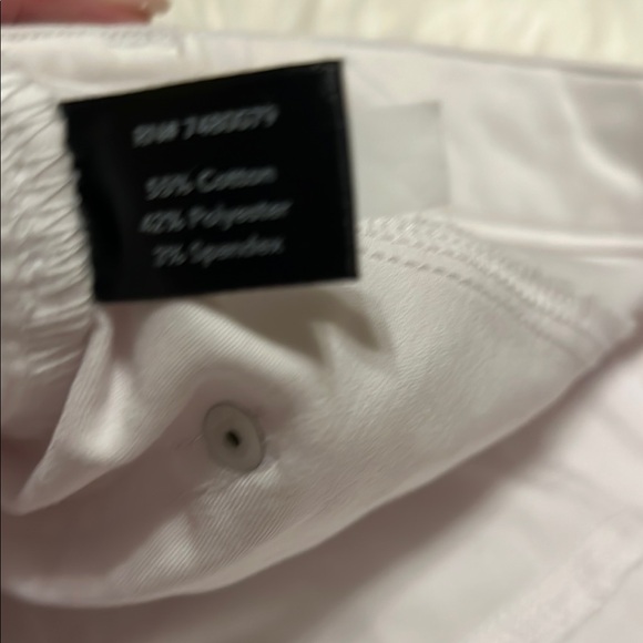 BOSTON PROPER SIZE 8 White Jeans with Blue Floral Embroidery 3 D Embellishments - Picture 3 of 4